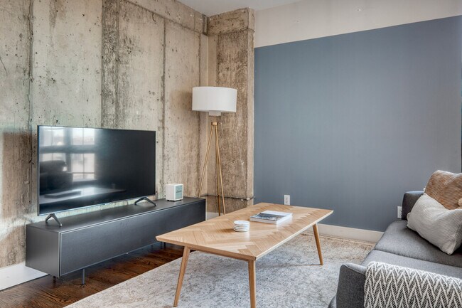 187 Kent Ave in Brooklyn, NY - Building Photo - Building Photo