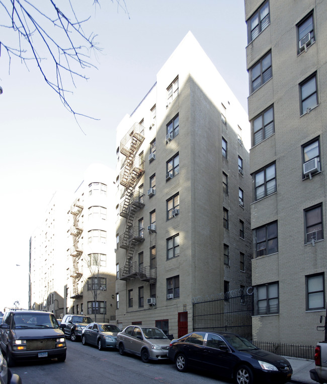 185 E 162nd St in Bronx, NY - Foto de edificio - Building Photo