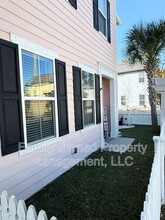 8606 Bowen Corner Ave in Hanahan, SC - Foto de edificio - Building Photo