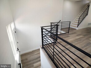 303 Fountain St in Philadelphia, PA - Building Photo - Building Photo