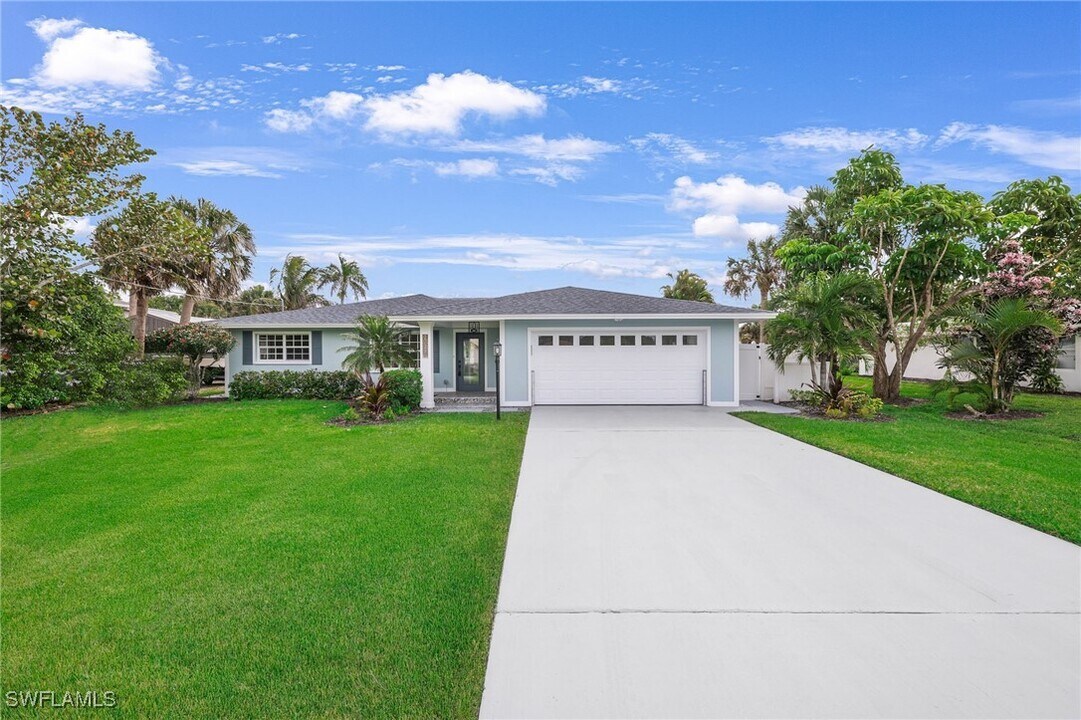 27296 Buccaneer Dr in Bonita Springs, FL - Building Photo