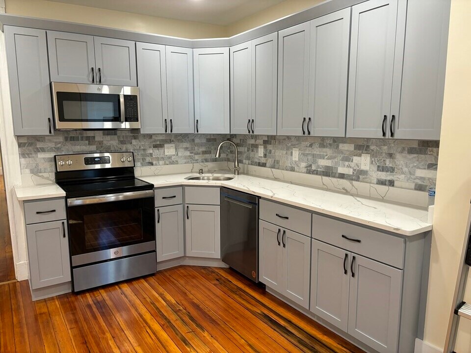 761 E 7th St, Unit 2 in Boston, MA - Building Photo