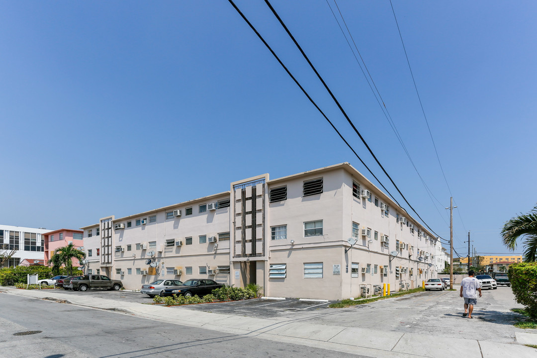 Del Rio Apartments Building 2 in Miami, FL - Building Photo