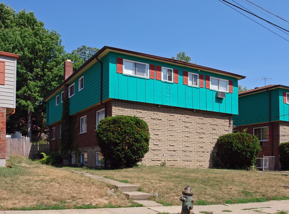 6066 Stover Ave in Cincinnati, OH - Foto de edificio