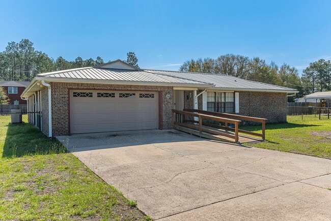 852 Twin Lakes Dr in Defuniak Springs, FL - Building Photo - Building Photo