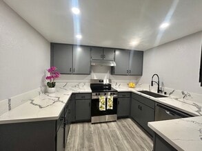 1601 E Cypress St, Unit 1601-B in Covina, CA - Foto de edificio - Building Photo
