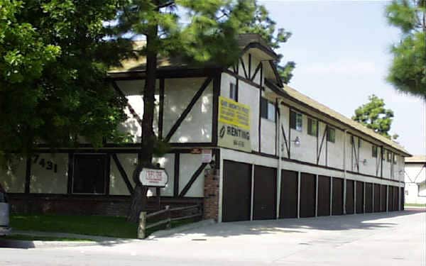Chelsea Apartments in Buena Park, CA - Foto de edificio - Building Photo