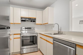 82 Longview St in Waterford, CT - Building Photo - Building Photo