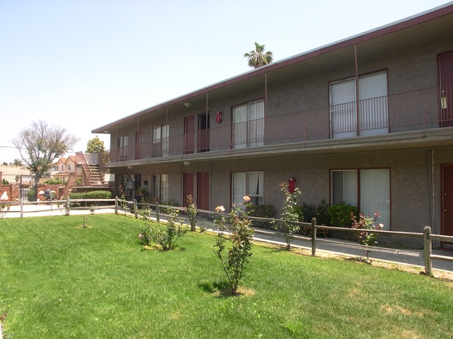 Villa Sorrento Apartments in Downey, CA - Building Photo - Building Photo