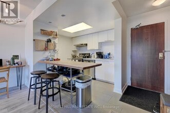 456 College St in Toronto, ON - Building Photo - Building Photo