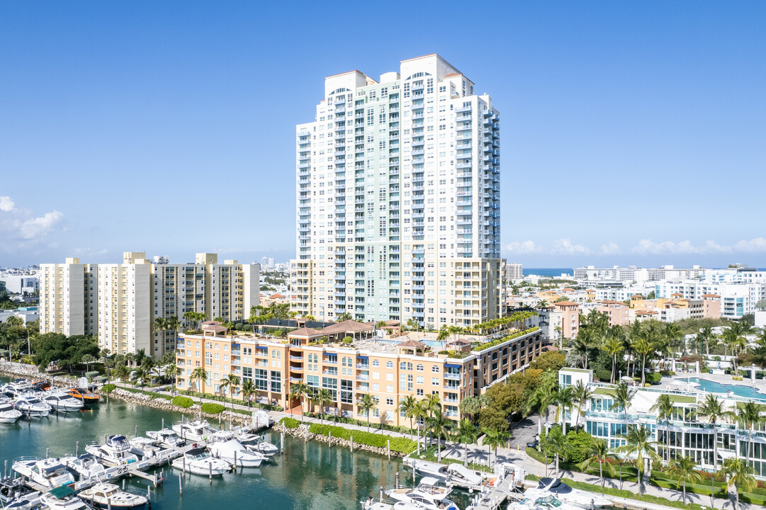 Yacht Club at Portofino in Miami Beach, FL - Building Photo