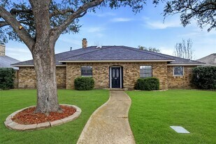 1329 Mackie Dr in Richardson, TX - Building Photo