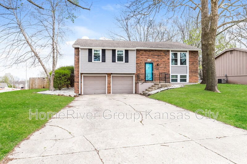 101 SE Keystone Dr in Lee's Summit, MO - Building Photo