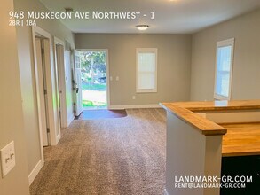 948 Muskegon Ave NW in Grand Rapids, MI - Building Photo - Building Photo