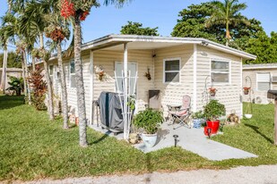 4732 SW 46th Ln in Davie, FL - Building Photo