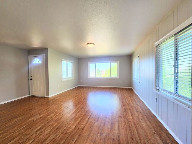 320 Park Ave in Vista, CA - Building Photo - Building Photo