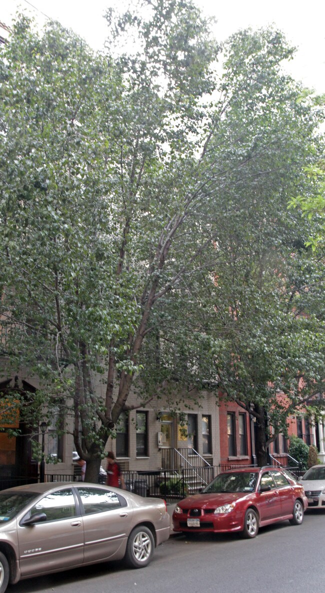 417 E 81st St in New York, NY - Building Photo - Building Photo