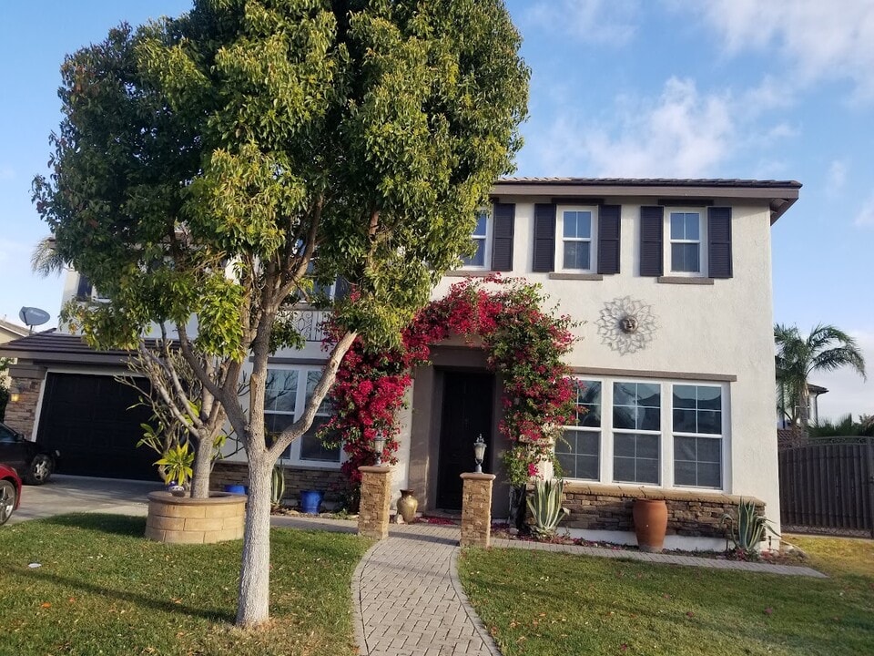 12990 Excalibur Dr in Corona, CA - Building Photo