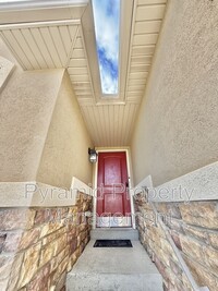 6904 Adventure Way in West Jordan, UT - Foto de edificio - Building Photo