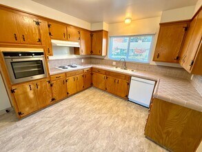 1820 Elm Dr in Santa Rosa, CA - Building Photo - Building Photo