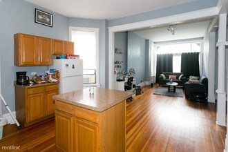 1009 N Sacramento Ave-Unit -Unit 1F in Chicago, IL - Building Photo - Building Photo