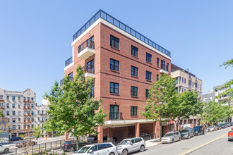 460 Grand St in Brooklyn, NY - Foto de edificio - Building Photo
