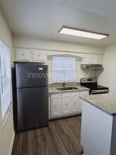 5250 Davisson Ave in Orlando, FL - Foto de edificio - Building Photo