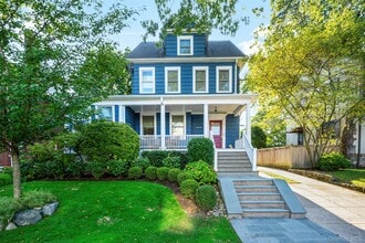 5 Gerlach Pl in Larchmont, NY - Building Photo - Building Photo