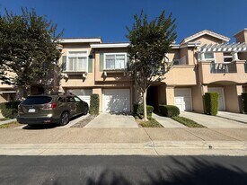 7204 Shoreline Dr in San Diego, CA - Building Photo