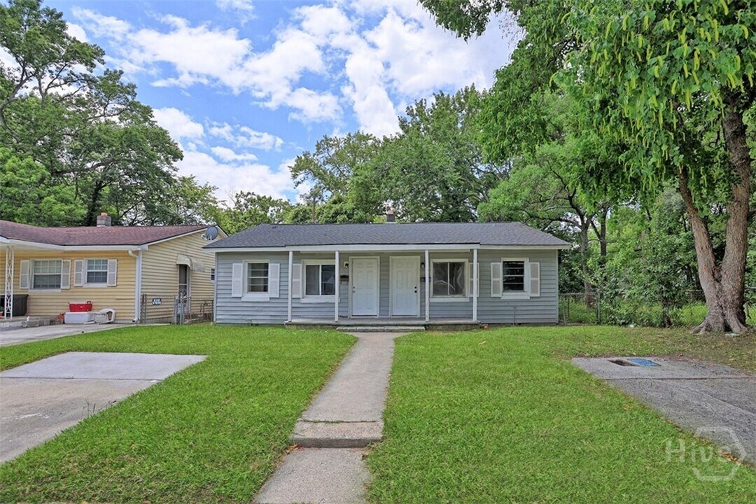 1013 Carroll St in Savannah, GA - Building Photo