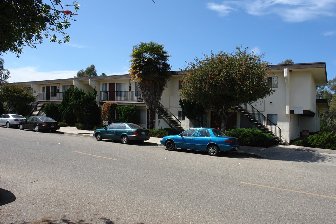 447 Ellwood Beach Dr in Goleta, CA - Building Photo