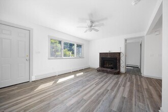 36 Gilford Rd in Hingham, MA - Building Photo - Building Photo