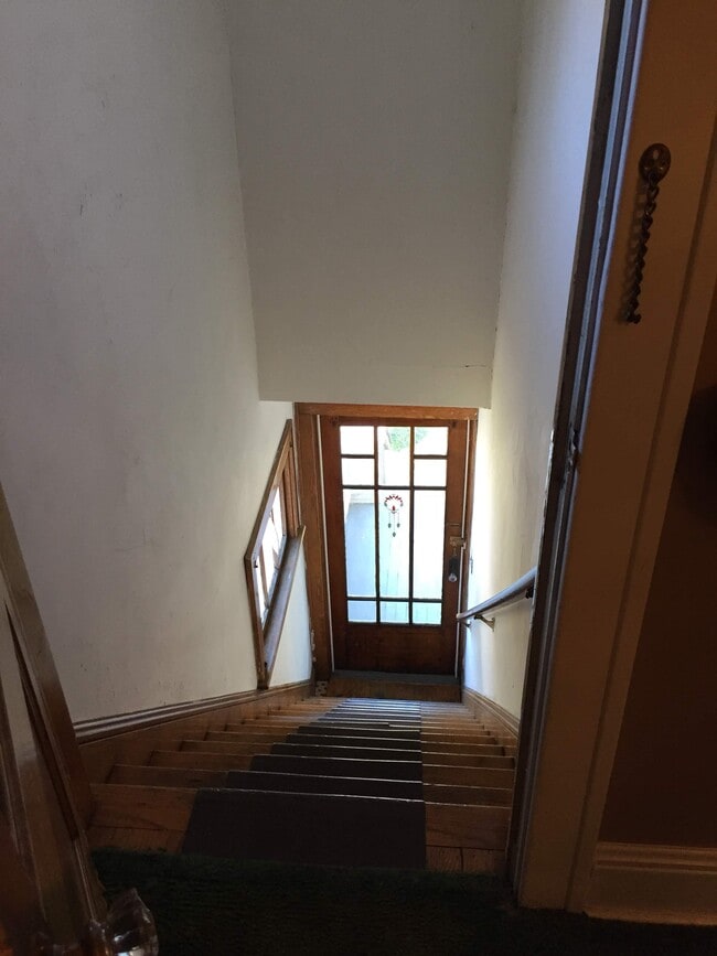 42 Pinewood Ave, Unit 2 in Albany, NY - Building Photo - Building Photo