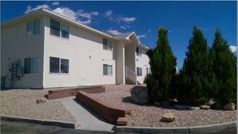3020 Lerwick Dr in Rawlins, WY - Building Photo