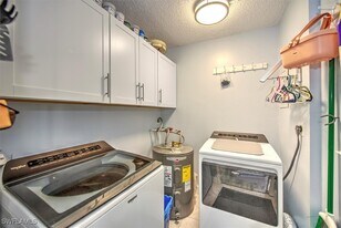 7400 College Pkwy in Ft. Myers, FL - Building Photo
