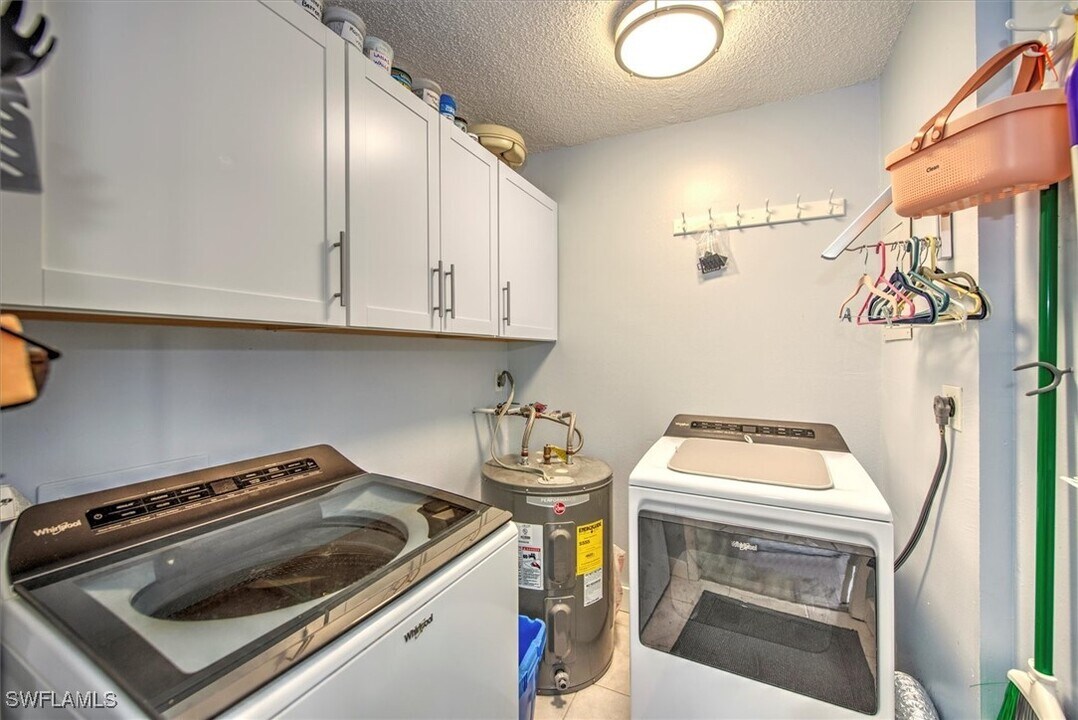 7400 College Pkwy in Ft. Myers, FL - Building Photo