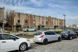 Skyline Terrace in Flushing, NY - Building Photo - Building Photo