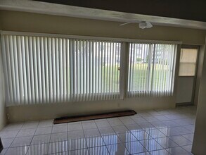 3186 Via Poinciana in Greenacres, FL - Building Photo - Building Photo