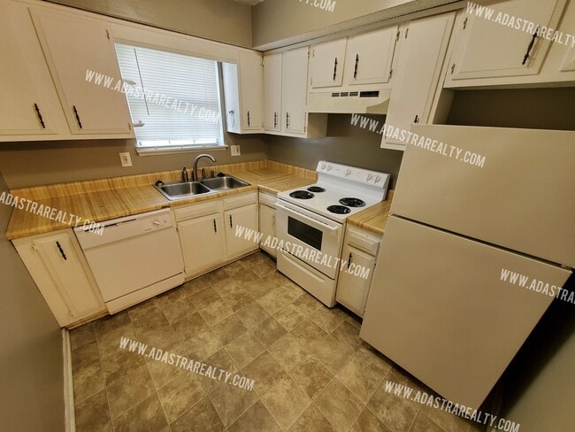 property at 811 N Washington St