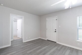 1445 Hillview Ave in New Braunfels, TX - Building Photo - Building Photo