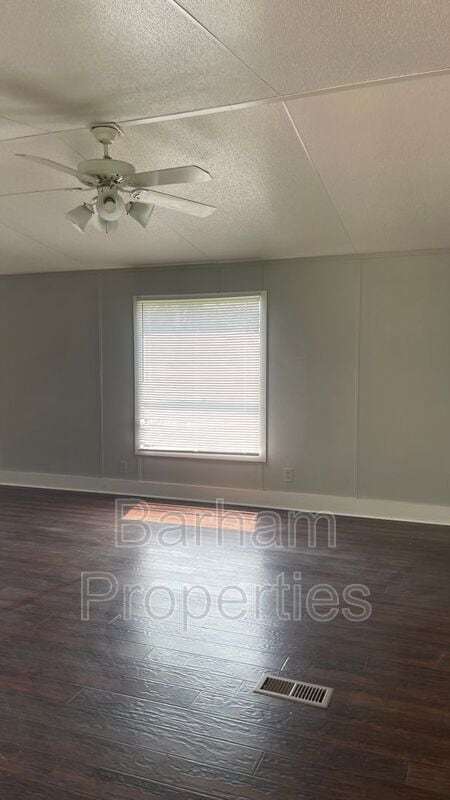 4096 Farm to Market 1275 in Nacogdoches, TX - Foto de edificio - Building Photo