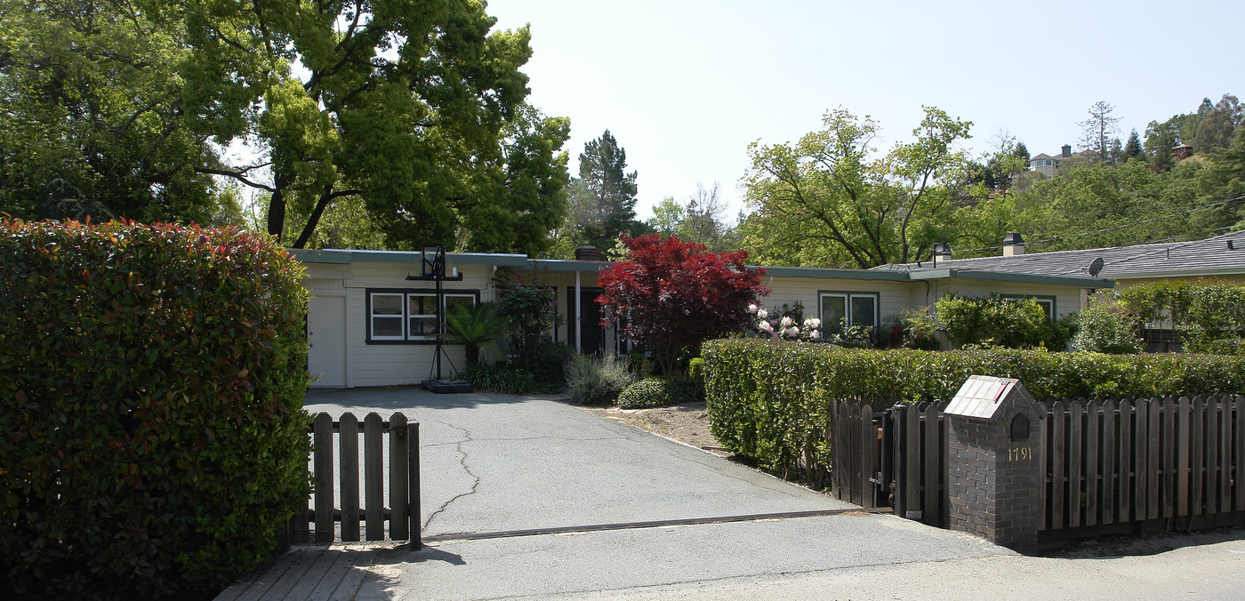 1791 Castle Hill Rd in Walnut Creek, CA - Building Photo