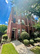 32 Waugh Dr in Houston, TX - Building Photo