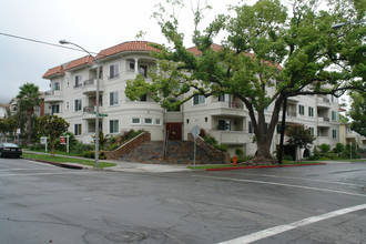 600 E Magnolia Blvd in Burbank, CA - Building Photo - Building Photo