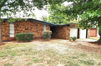6200 N College St in Warr Acres, OK - Building Photo - Building Photo