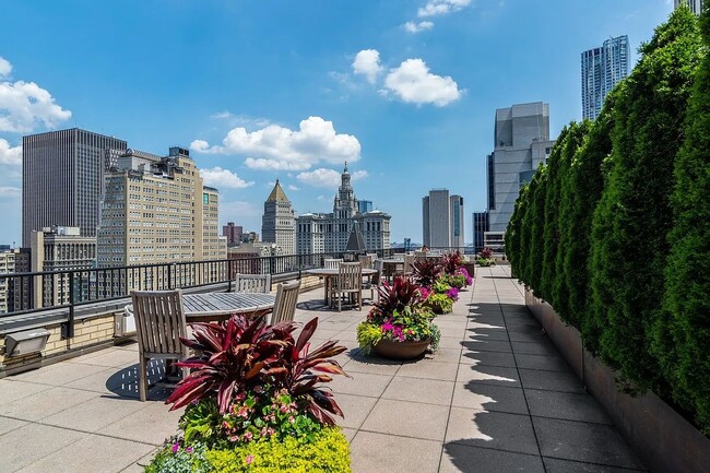 53 Park Pl, Unit 11O in New York, NY - Foto de edificio - Building Photo