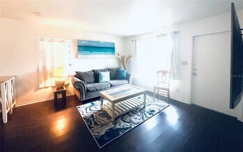 4716 W Wisconsin Ave in Tampa, FL - Building Photo - Building Photo