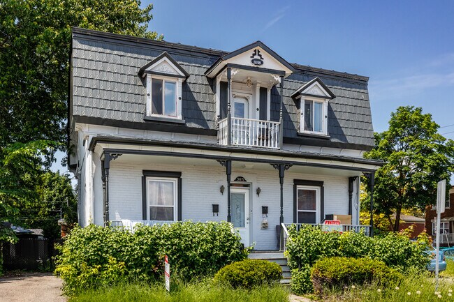 3671-3671A Du Souvenir Ch in Laval, QC - Building Photo - Building Photo