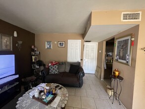 11230 N 17th Ave in Phoenix, AZ - Building Photo - Interior Photo