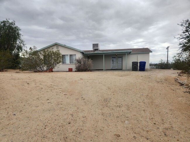 5762 Howard Way in Twentynine Palms, CA - Building Photo - Building Photo